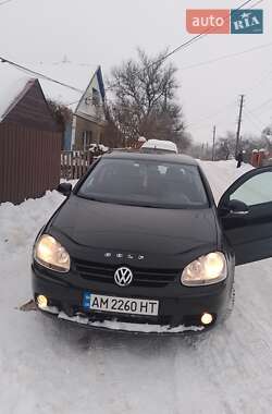 Хэтчбек Volkswagen Golf 2006 в Коростене