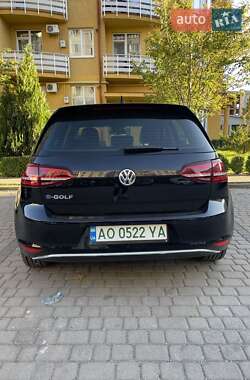 Хэтчбек Volkswagen Golf 2015 в Ужгороде