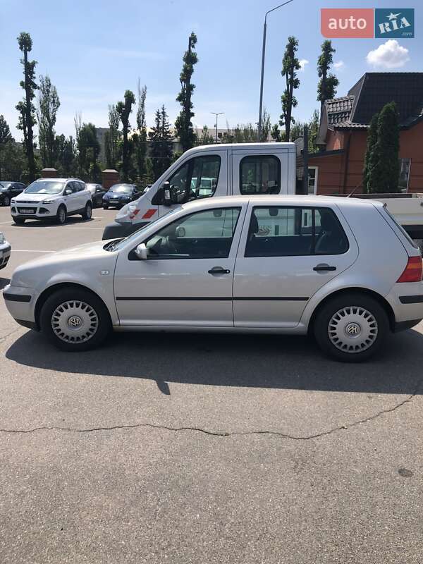 Volkswagen Golf 2000