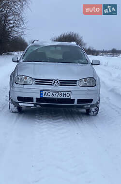 Универсал Volkswagen Golf 2004 в Любешове