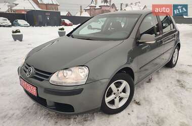 Хетчбек Volkswagen Golf 2004 в Чернівцях