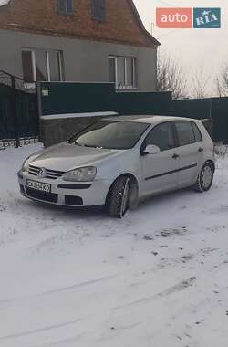 Хэтчбек Volkswagen Golf 2004 в Лысянке