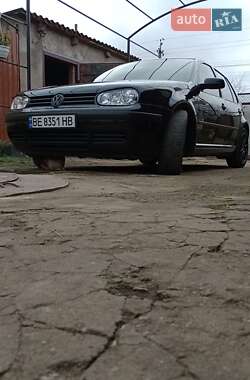 Хэтчбек Volkswagen Golf 2001 в Новой Одессе
