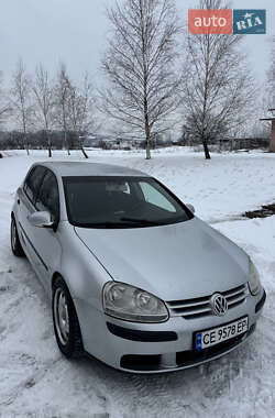 Хетчбек Volkswagen Golf 2004 в Чернівцях