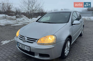 Хэтчбек Volkswagen Golf 2006 в Дубно