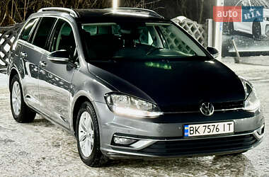 Універсал Volkswagen Golf 2017 в Рівному