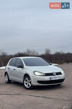 Хэтчбек Volkswagen Golf 2010 в Ужгороде