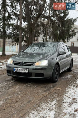 Хэтчбек Volkswagen Golf 2004 в Могилев-Подольске