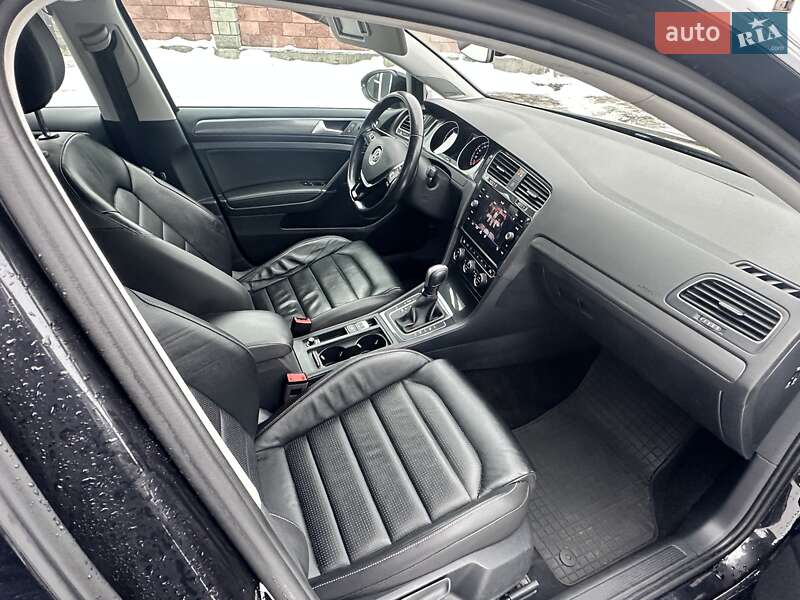 Универсал Volkswagen Golf 2019 в Луцке