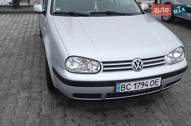 Хэтчбек Volkswagen Golf 2002 в Самборе