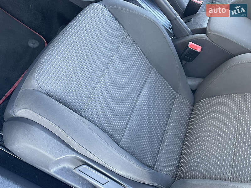 Хэтчбек Volkswagen Golf 2009 в Житомире