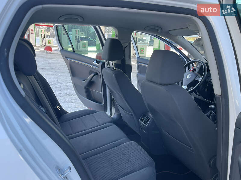 Хэтчбек Volkswagen Golf 2009 в Житомире