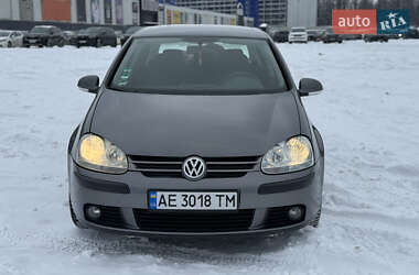 Хэтчбек Volkswagen Golf 2005 в Киеве