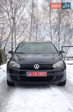 Універсал Volkswagen Golf 2010 в Луцьку