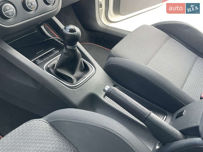 Хэтчбек Volkswagen Golf 2009 в Житомире