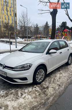 Хэтчбек Volkswagen Golf 2018 в Киеве