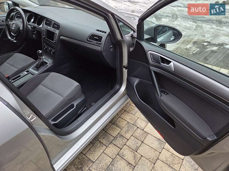 Универсал Volkswagen Golf 2015 в Луцке