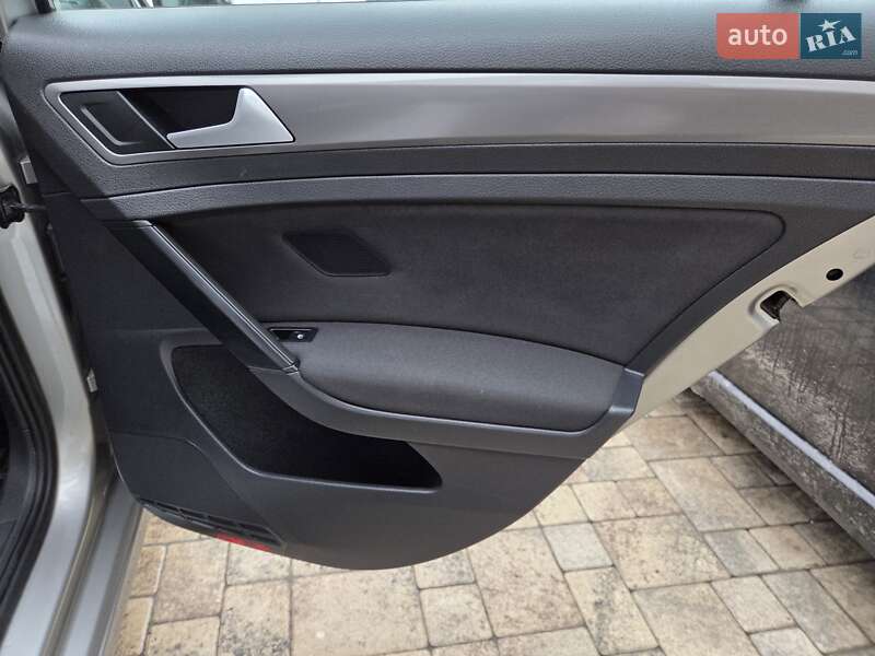 Универсал Volkswagen Golf 2015 в Луцке