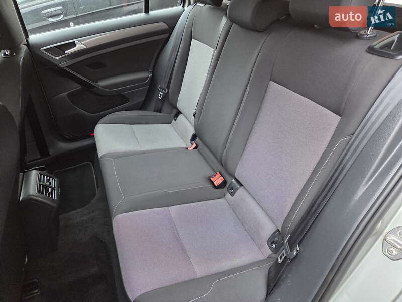 Универсал Volkswagen Golf 2015 в Луцке