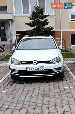 Універсал Volkswagen Golf 2017 в Петрівському (нов. Святопетрівському)