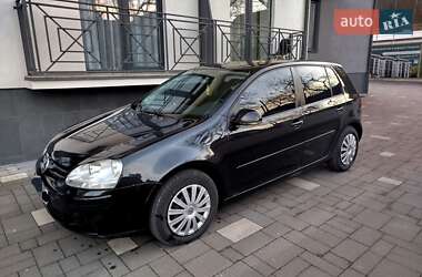 Хетчбек Volkswagen Golf 2005 в Сваляві