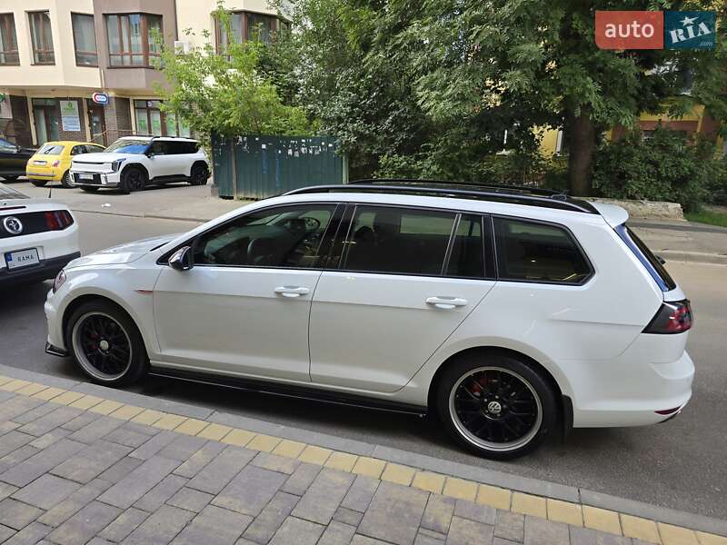 Универсал Volkswagen Golf 2015 в Львове