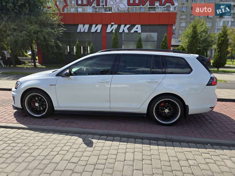 Универсал Volkswagen Golf 2015 в Львове