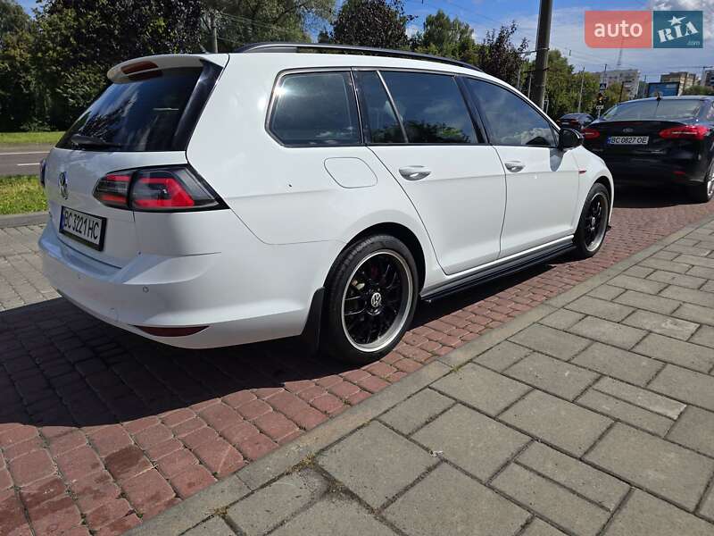 Универсал Volkswagen Golf 2015 в Львове