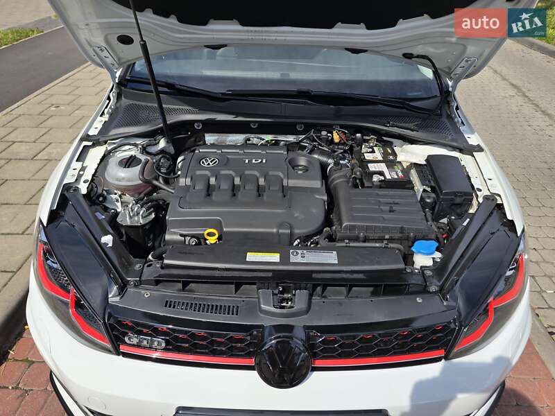 Универсал Volkswagen Golf 2015 в Львове