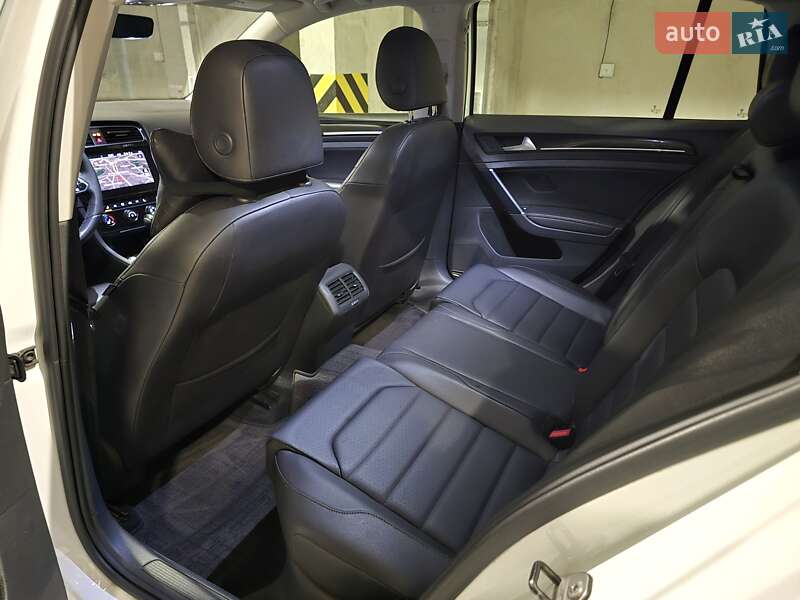 Универсал Volkswagen Golf 2015 в Львове