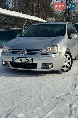 Хэтчбек Volkswagen Golf 2005 в Киеве