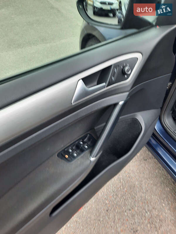 Хэтчбек Volkswagen Golf 2013 в Полтаве