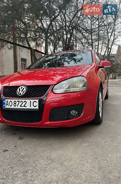 Хэтчбек Volkswagen Golf 2004 в Ужгороде