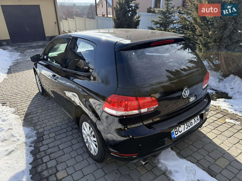 Хэтчбек Volkswagen Golf 2010 в Львове