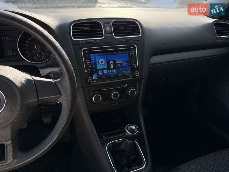 Хэтчбек Volkswagen Golf 2010 в Львове