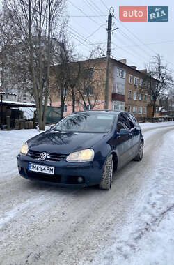 Хэтчбек Volkswagen Golf 2005 в Ромнах