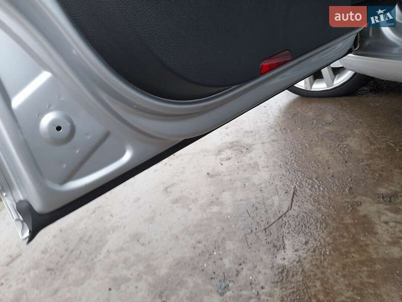 Хэтчбек Volkswagen Golf 2009 в Новой Водолаге