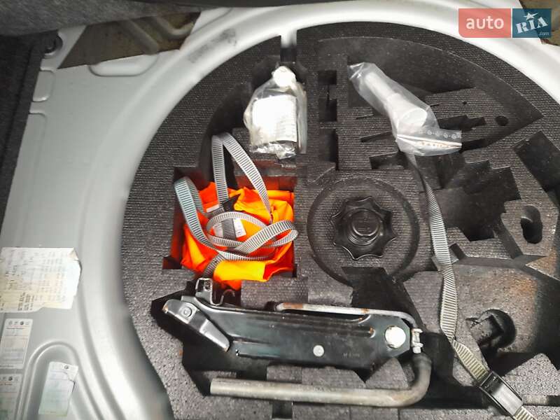 Хэтчбек Volkswagen Golf 2009 в Новой Водолаге