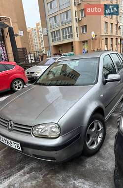 Хетчбек Volkswagen Golf 2002 в Києві