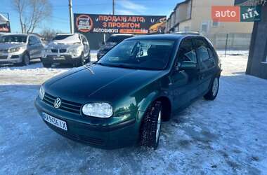 Хэтчбек Volkswagen Golf 2002 в Харькове