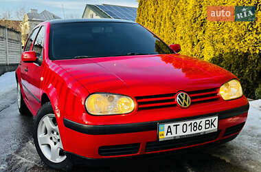 Хэтчбек Volkswagen Golf 2000 в Ивано-Франковске