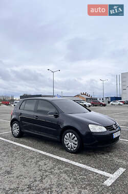 Хэтчбек Volkswagen Golf 2005 в Черновцах
