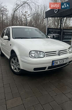 Хетчбек Volkswagen Golf 2003 в Рівному
