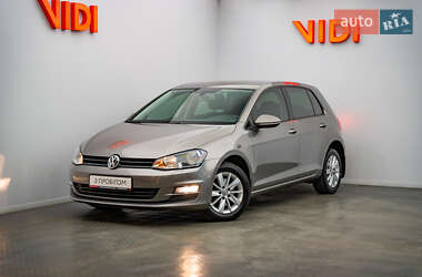 Хэтчбек Volkswagen Golf 2014 в Киеве