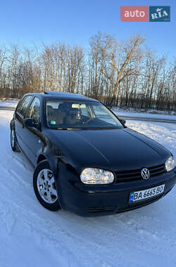 Хэтчбек Volkswagen Golf 2002 в Новоукраинке