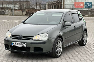 Хэтчбек Volkswagen Golf 2004 в Могилев-Подольске
