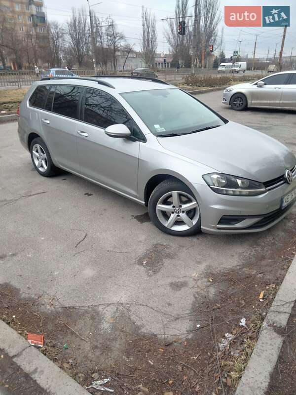 Универсал Volkswagen Golf 2017 в Кривом Роге
