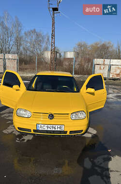 Хетчбек Volkswagen Golf 1998 в Нововолинську