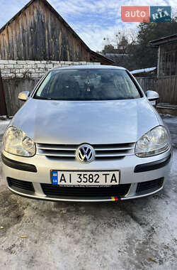 Хетчбек Volkswagen Golf 2005 в Радомишлі