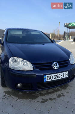 Хэтчбек Volkswagen Golf 2005 в Волочиске